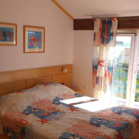 Lavanda & - Three Bedroom With Shared Terrace Rab Town