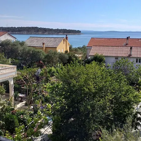 Lavanda & - Three Bedroom With Shared Terrace * Rab Town