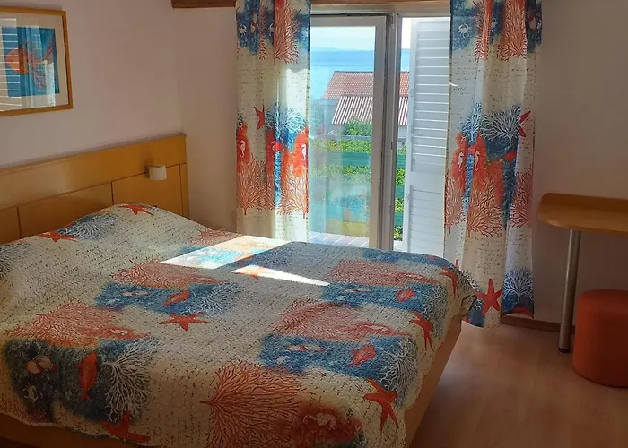 Apartment Lavanda & - Three Bedroom With Shared Terrace Rab Town