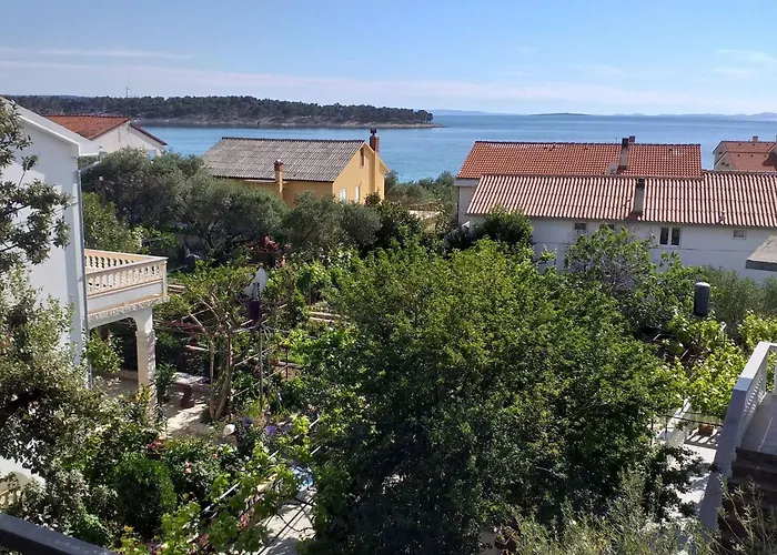 Lavanda & - Three Bedroom With Shared Terrace * Rab Town
